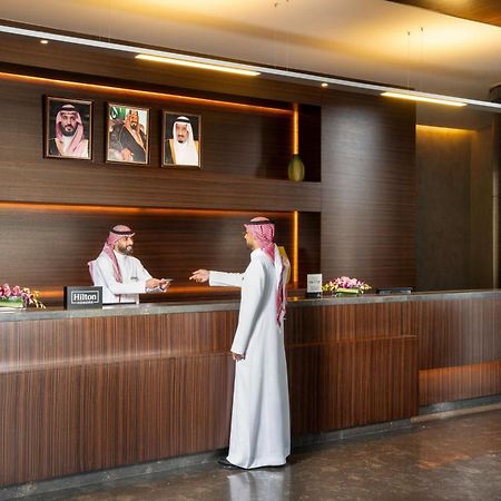 Hilton Riyadh Hotel & Residences Exteriör bild A Saudi Arabian man in traditional dress