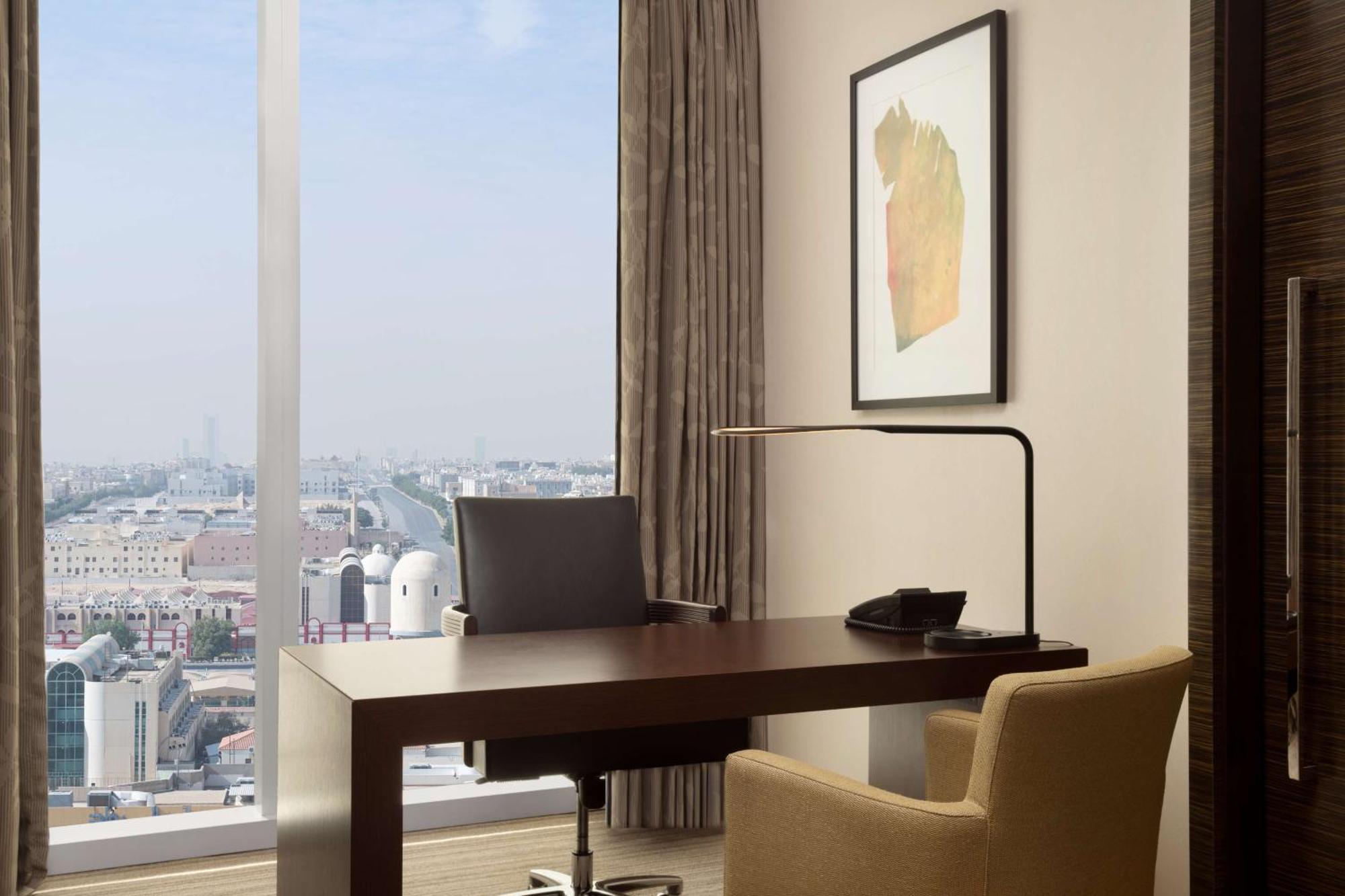 Hilton Riyadh Hotel & Residences Exteriör bild A work desk in a hotel room