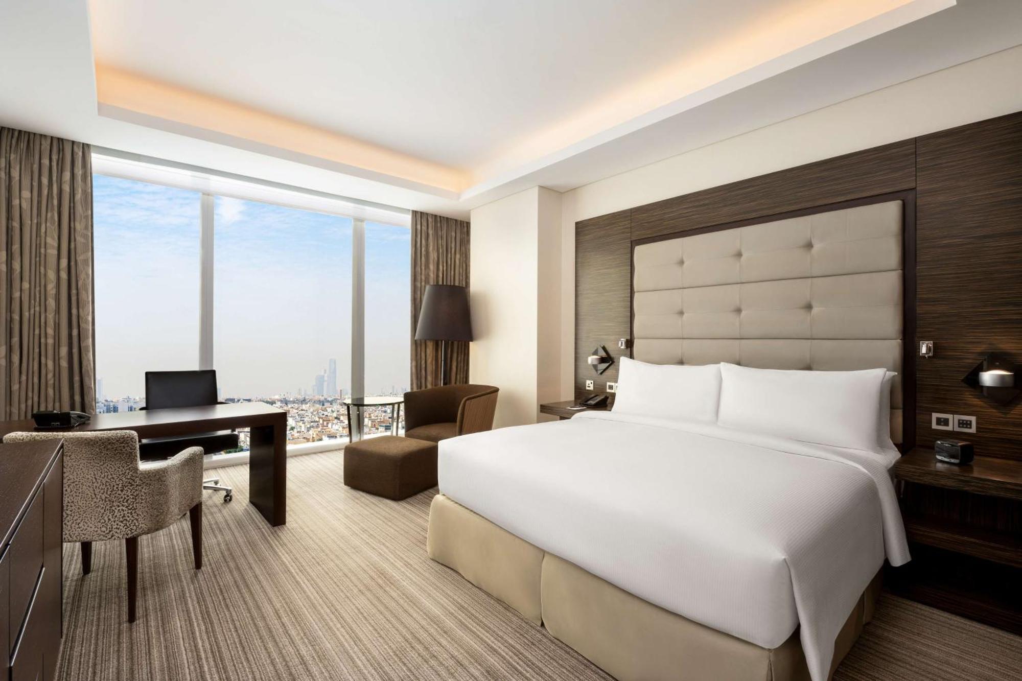 Hilton Riyadh Hotel & Residences Exteriör bild Deluxe King