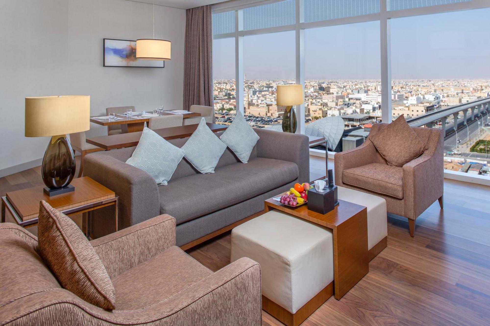 Hilton Riyadh Hotel & Residences Exteriör bild Executive Suite