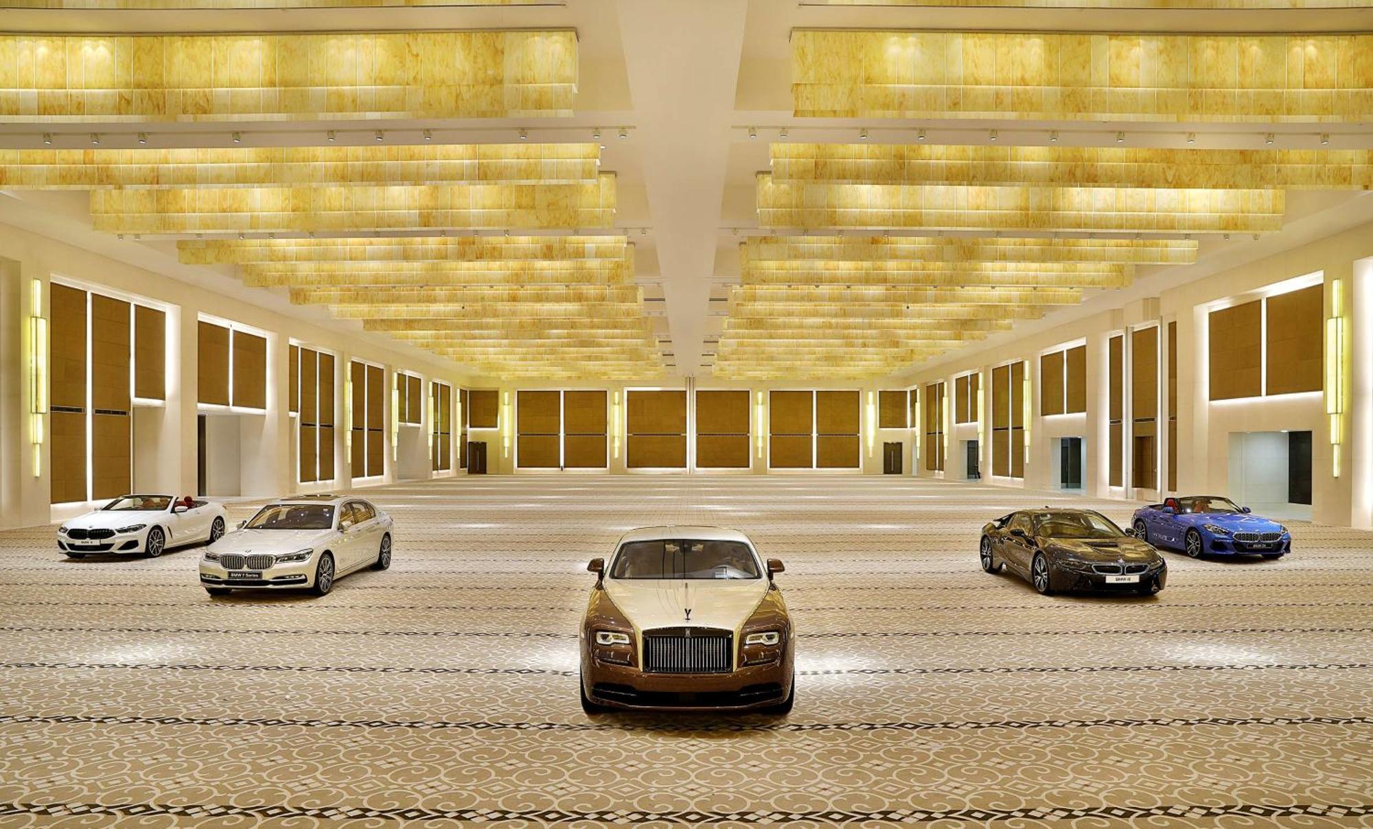 Hilton Riyadh Hotel & Residences Exteriör bild The car park