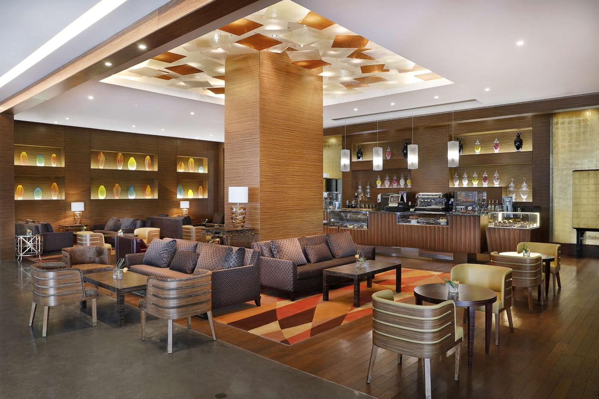 Hilton Riyadh Hotel & Residences Exteriör bild The lounge at the airport