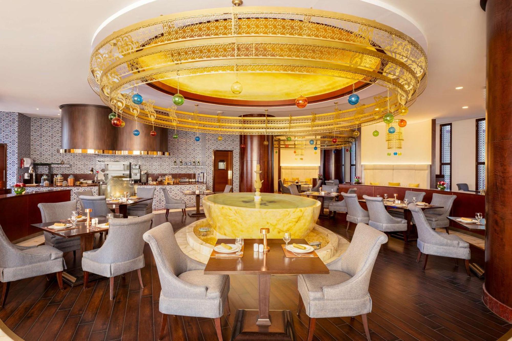 Hilton Riyadh Hotel & Residences Exteriör bild The restaurant