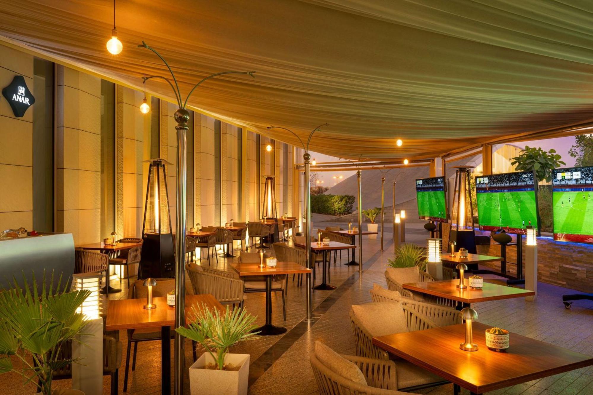Hilton Riyadh Hotel & Residences Exteriör bild The Terrace